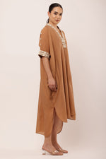 Load image into Gallery viewer, BROWN PLEATED DRESS
