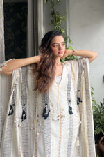 Load image into Gallery viewer, HELLY SHAH IN DHOOP CHAON KAFTAN
