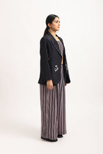 Load image into Gallery viewer, BLACK EMBROIDERED JACKET
